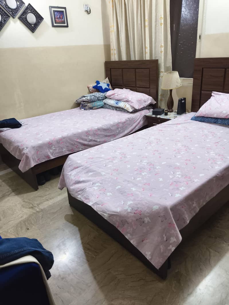 2 single beds 0
