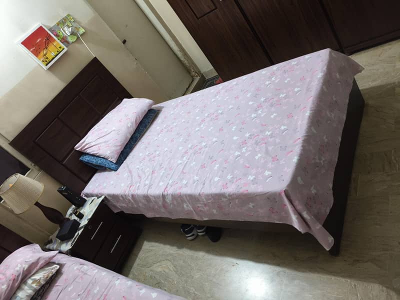 2 single beds 2