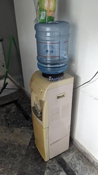 Orient dispenser with water bottle
