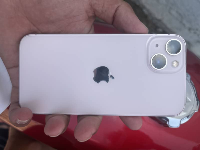 Apple iPhone 13 4