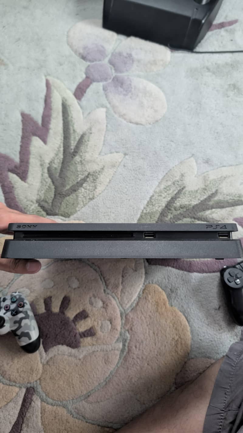 PS4 Slim 2