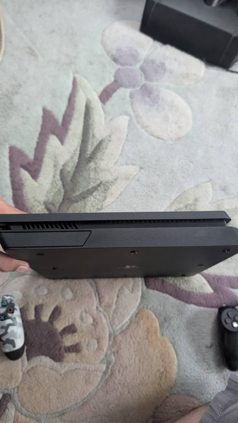 PS4 Slim 3