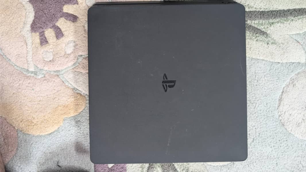 PS4 Slim 4