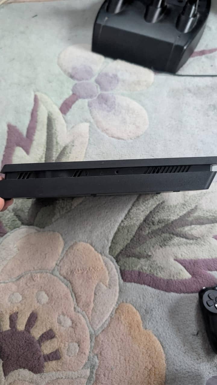 PS4 Slim 7