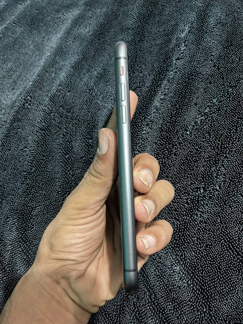 Apple iPhone 11 3