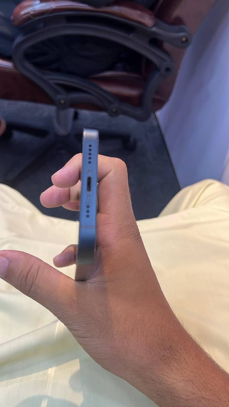 Apple iPhone 13 3