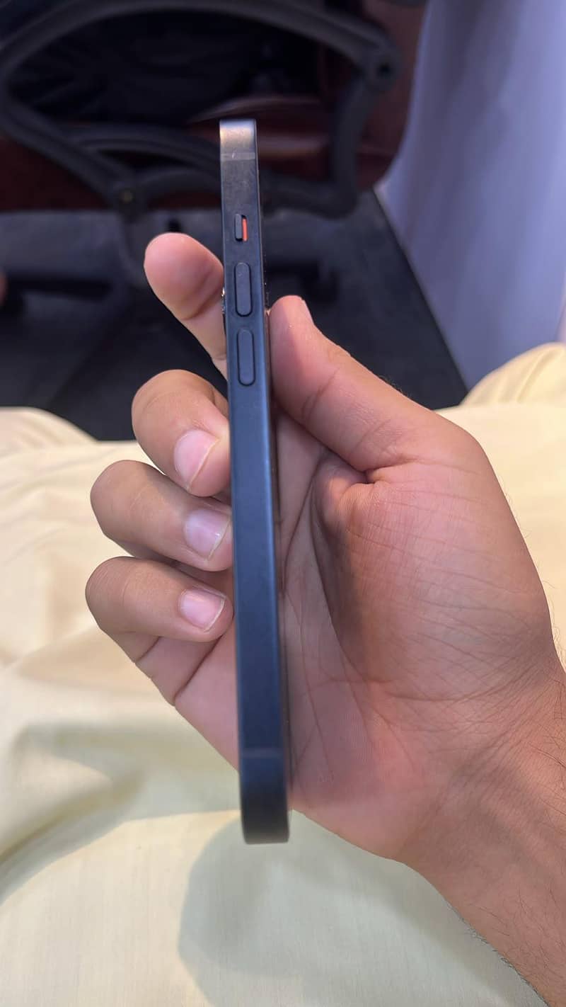 Apple iPhone 13 5