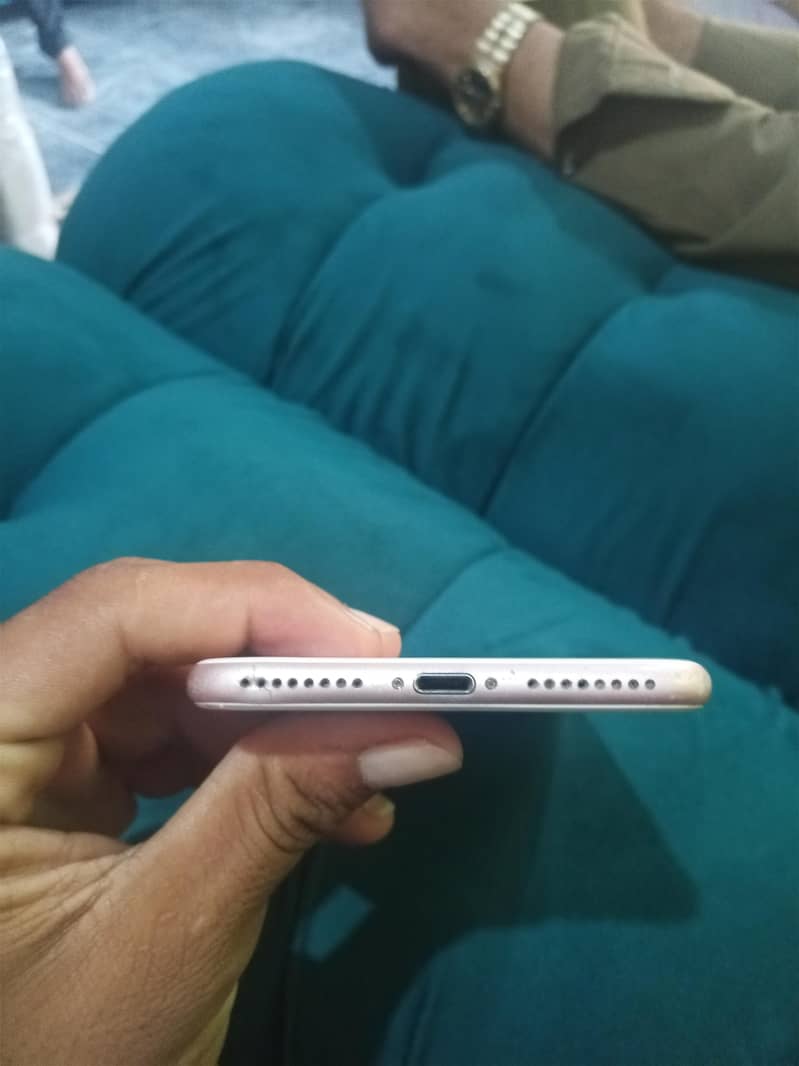 Apple iPhone 7 Plus 2