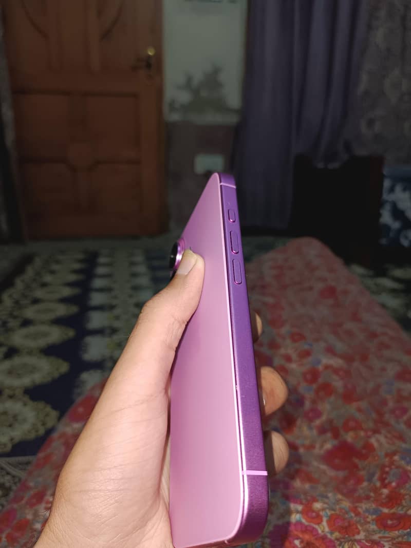 Apple iPhone 16 3