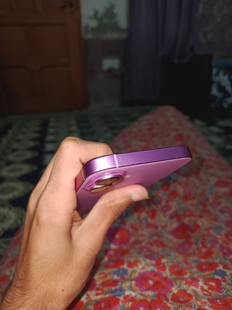 Apple iPhone 16 4
