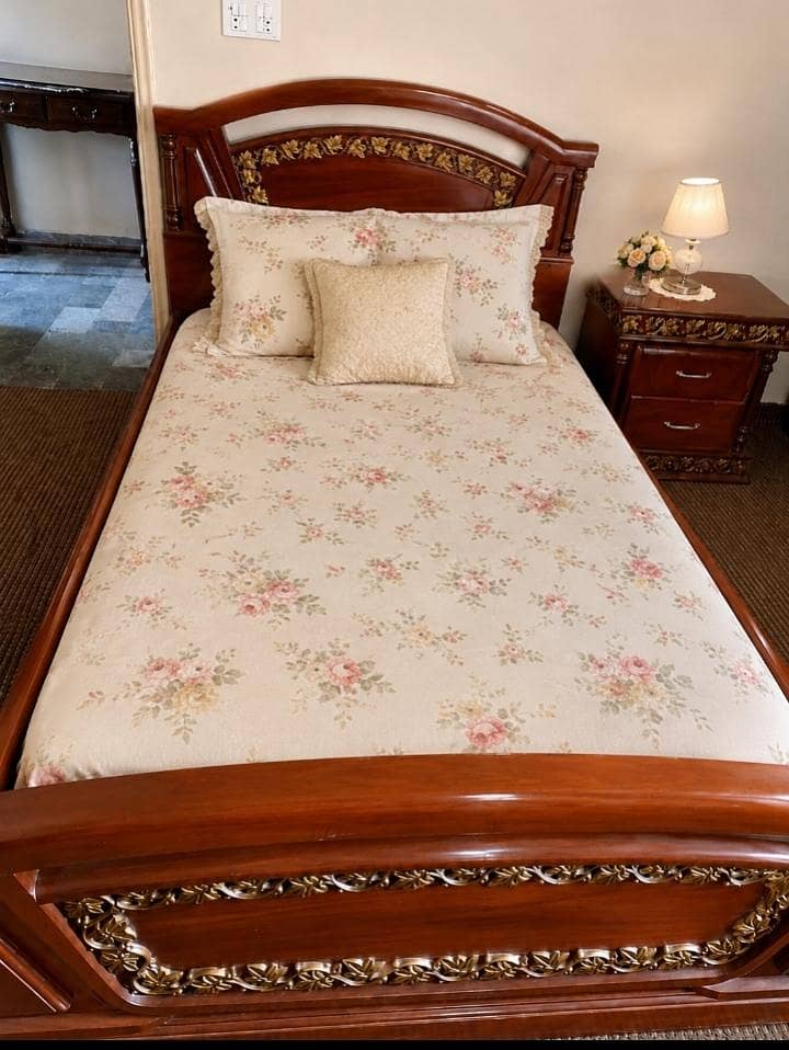 beds side Tables,dreesing 0