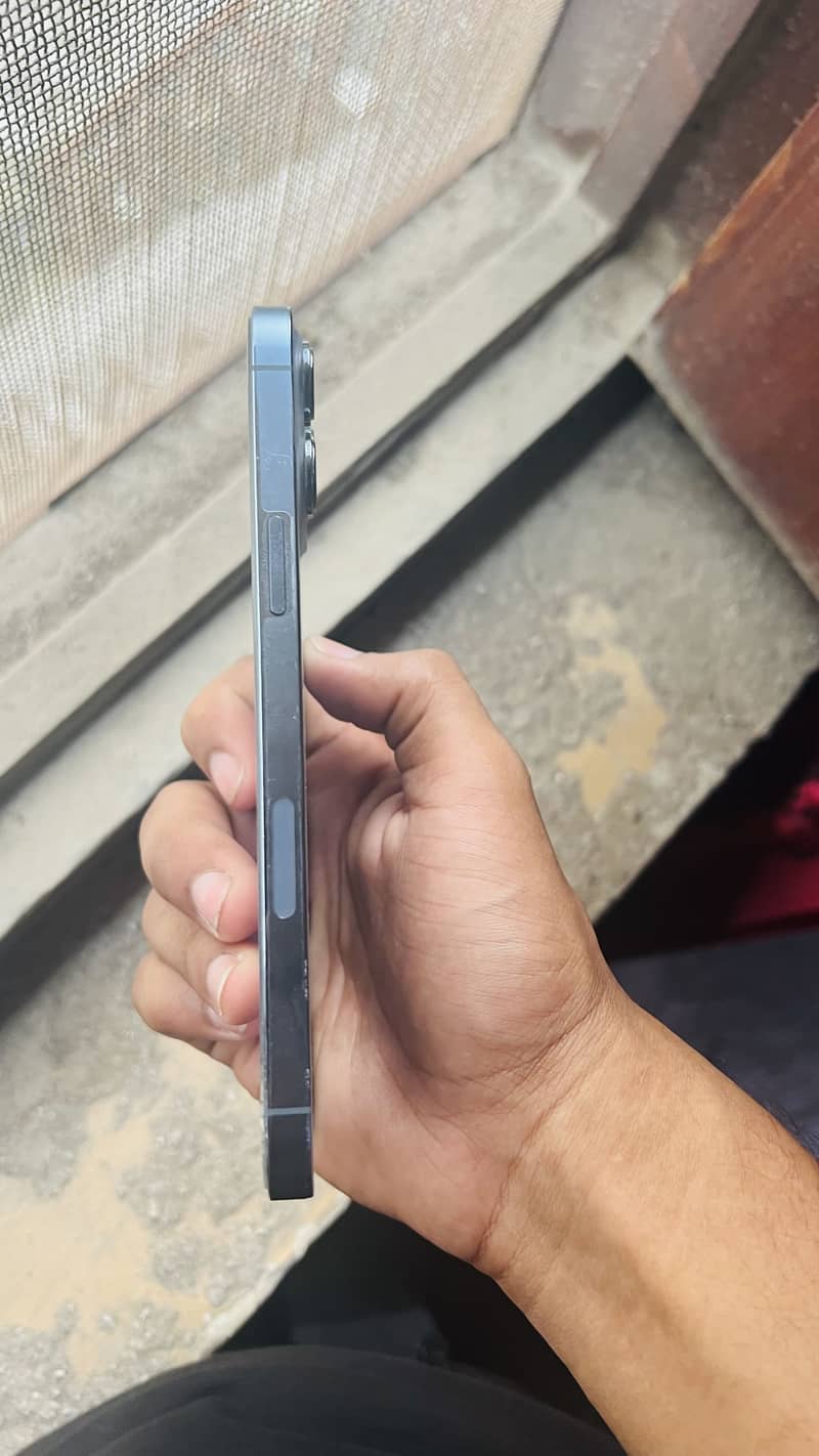 Apple iPhone 13 Pro Max 2