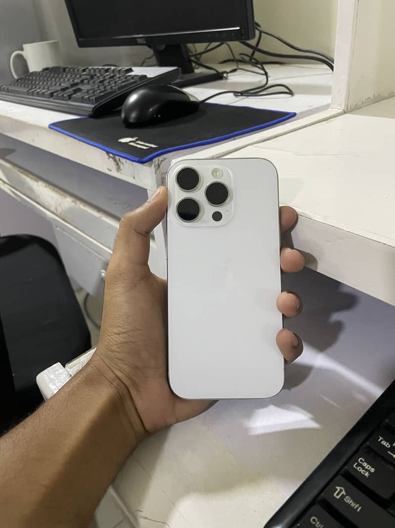 Apple iPhone 16 Pro 0