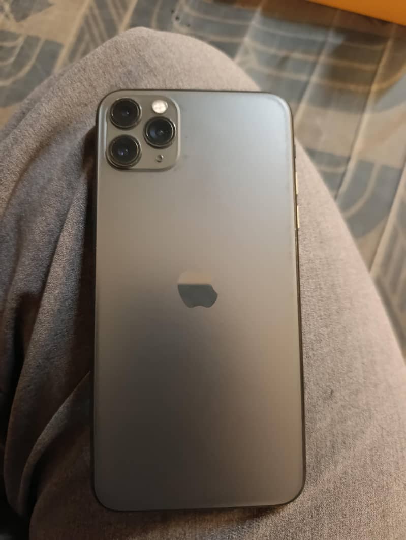 iPhone 11 Pro Max 1