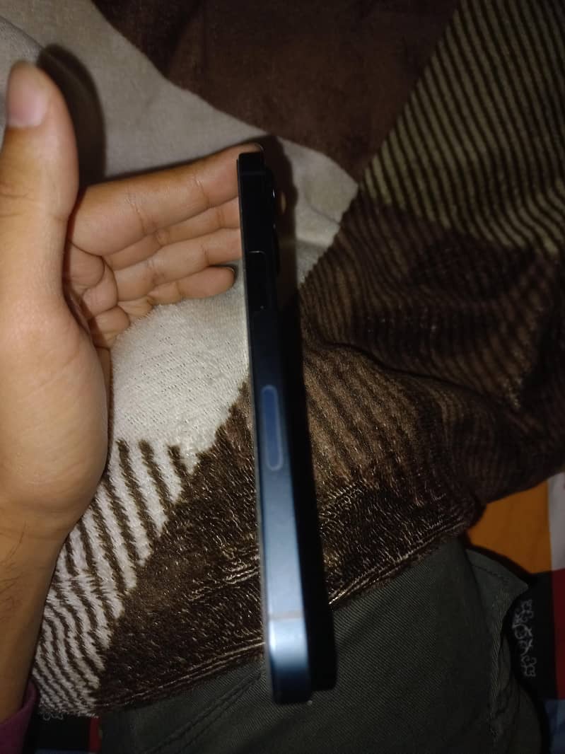 Apple iPhone 13 5