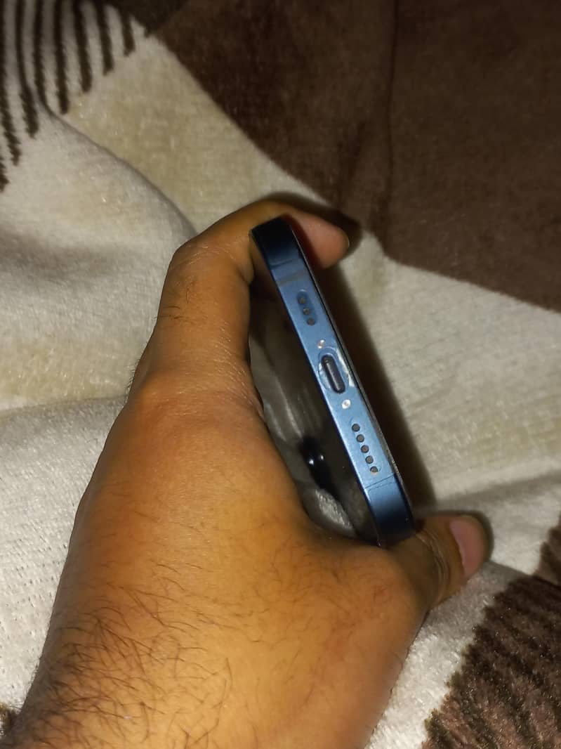 Apple iPhone 13 6