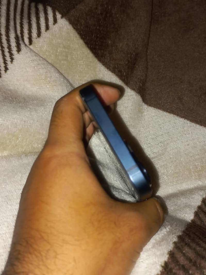 Apple iPhone 13 7