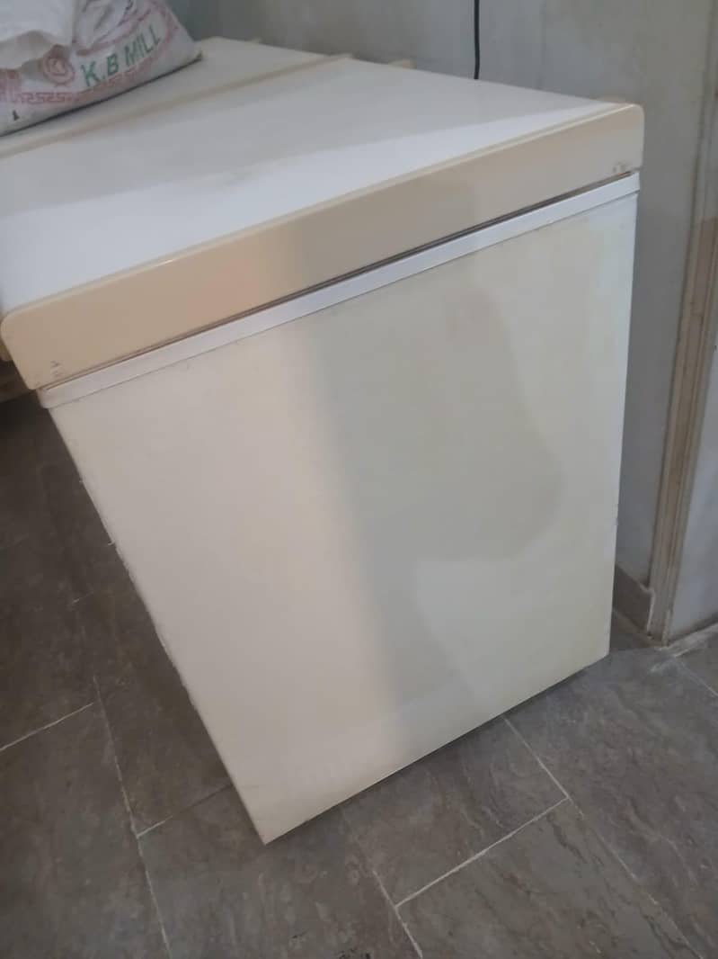 waves two door deep freezer 10