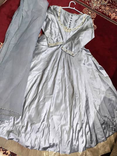 It has been worn only once.