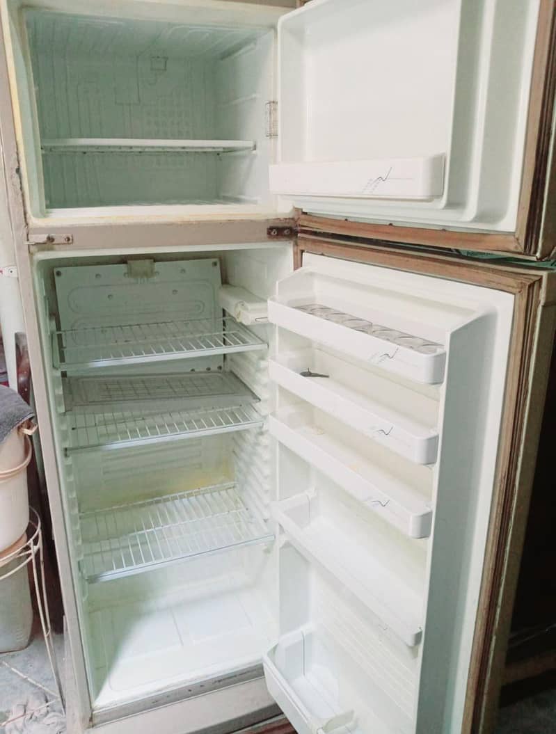 Fridge Dawlance 1