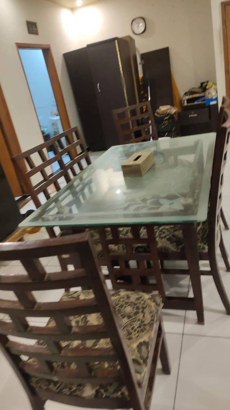 6 seater Dining table 0