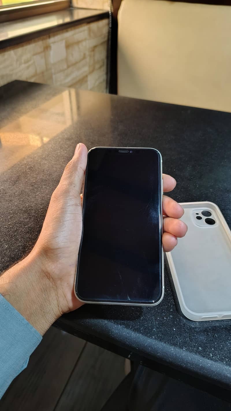 Apple iPhone 11 4