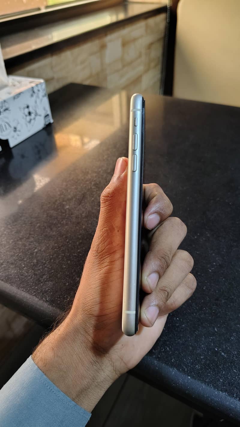 Apple iPhone 11 7