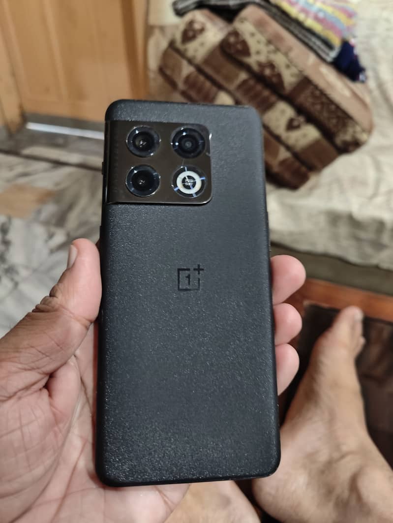 One Plus 10 Pro 1