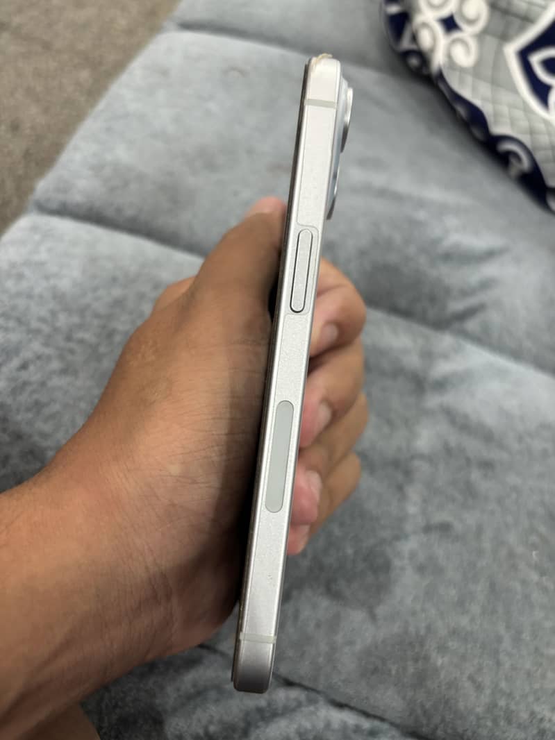 Apple iPhone 15 4