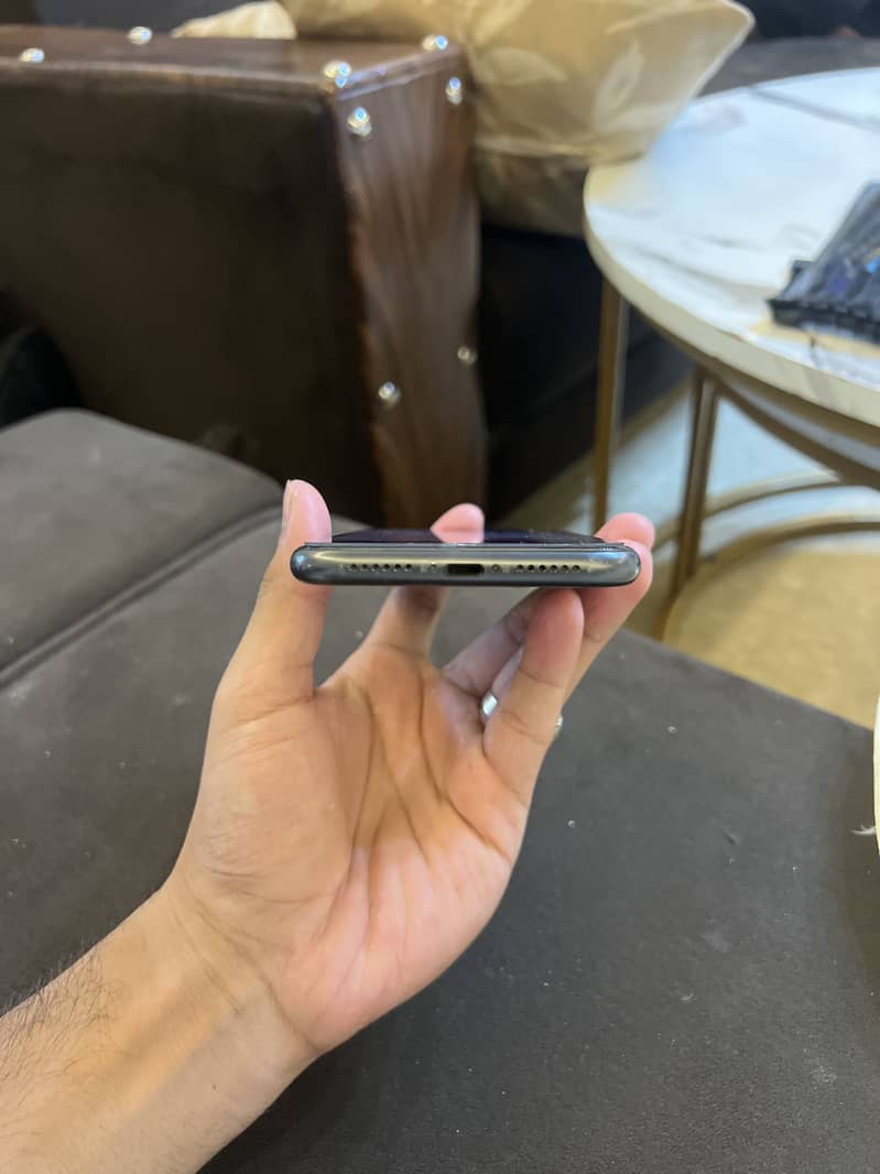 Apple iPhone 11 3