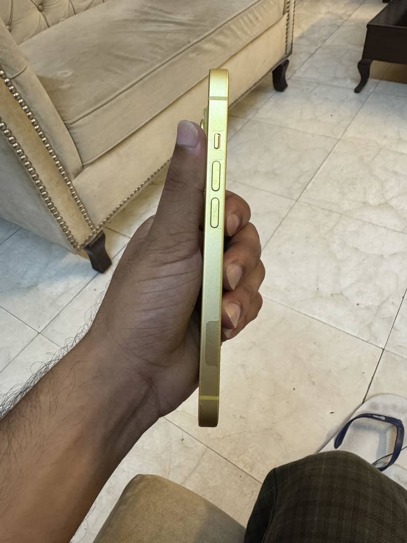 Apple iPhone 14 3