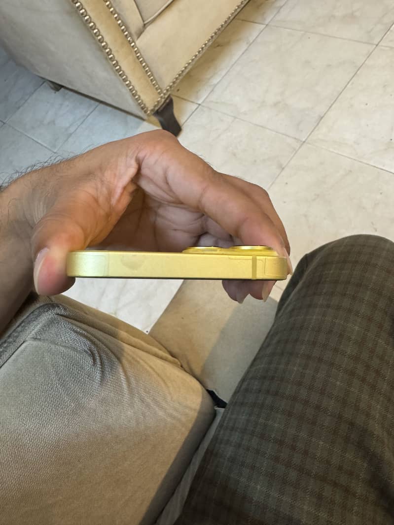 Apple iPhone 14 4