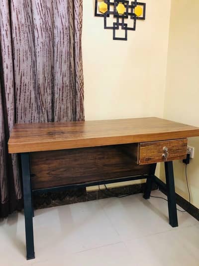 Gaming PC Table in Good Condition