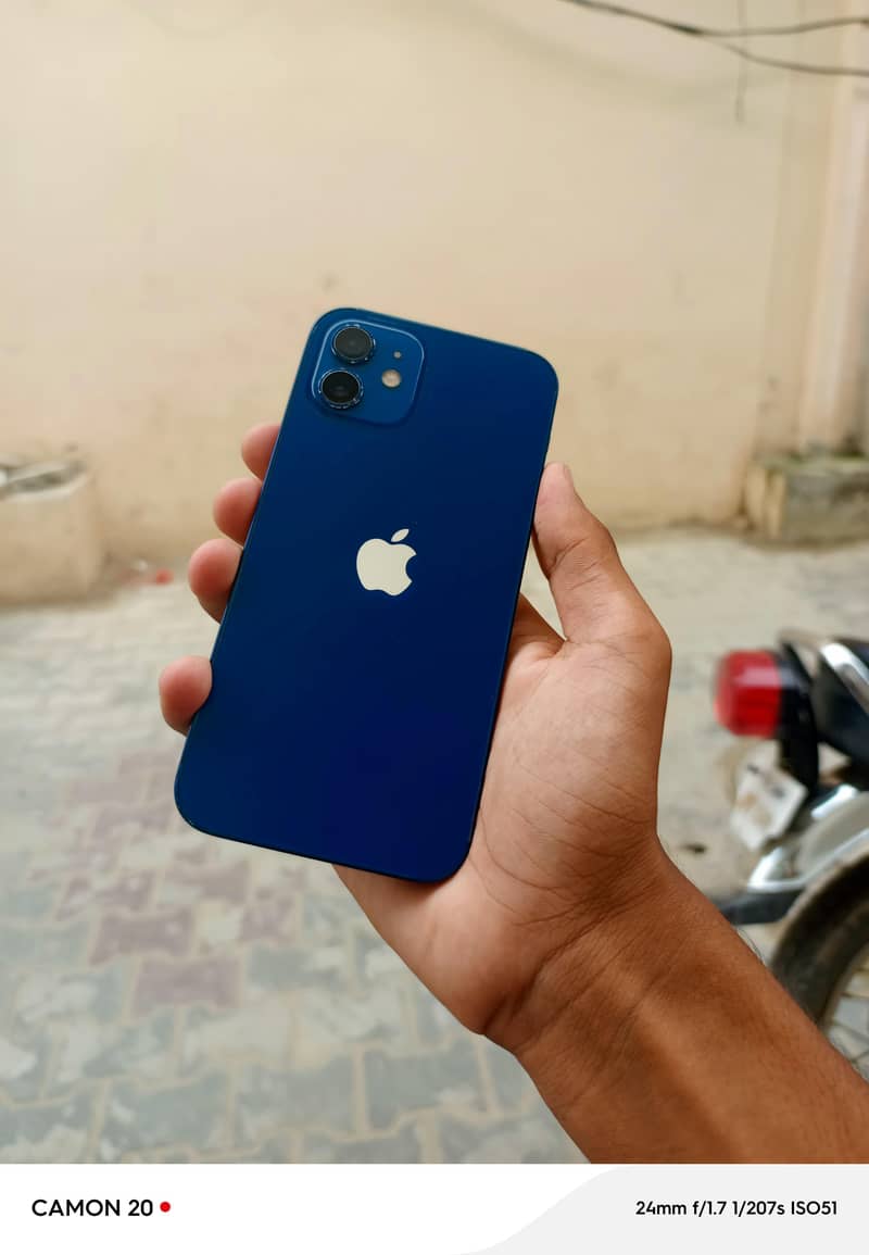 Apple iPhone 12 4
