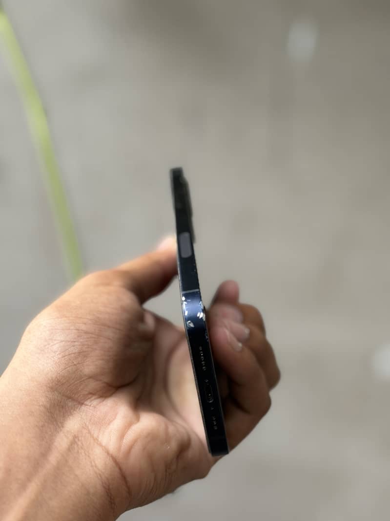 Apple iPhone 12 3