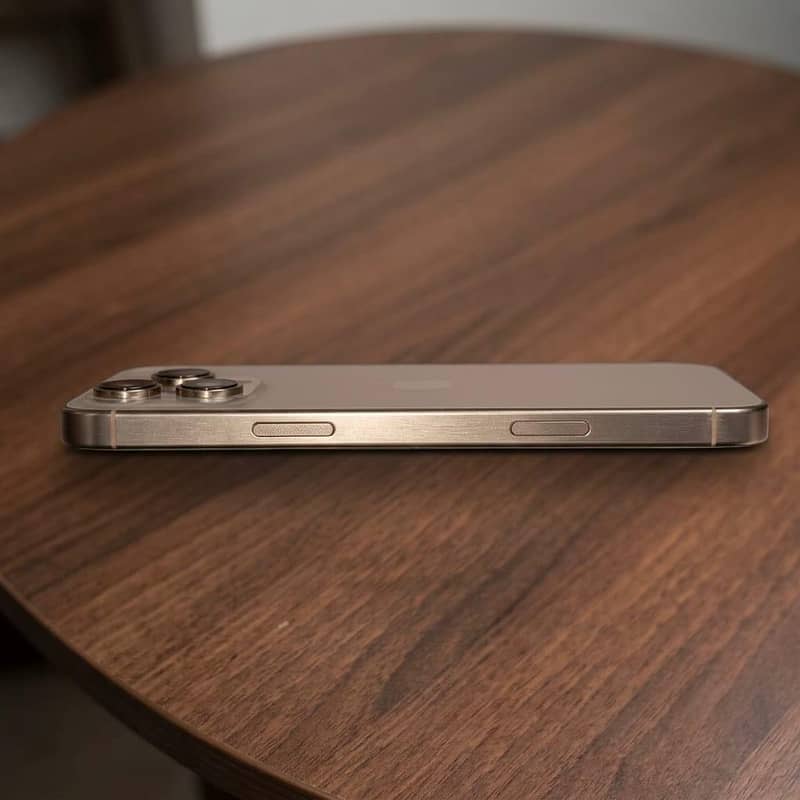 Apple iPhone 16 Pro Max 4