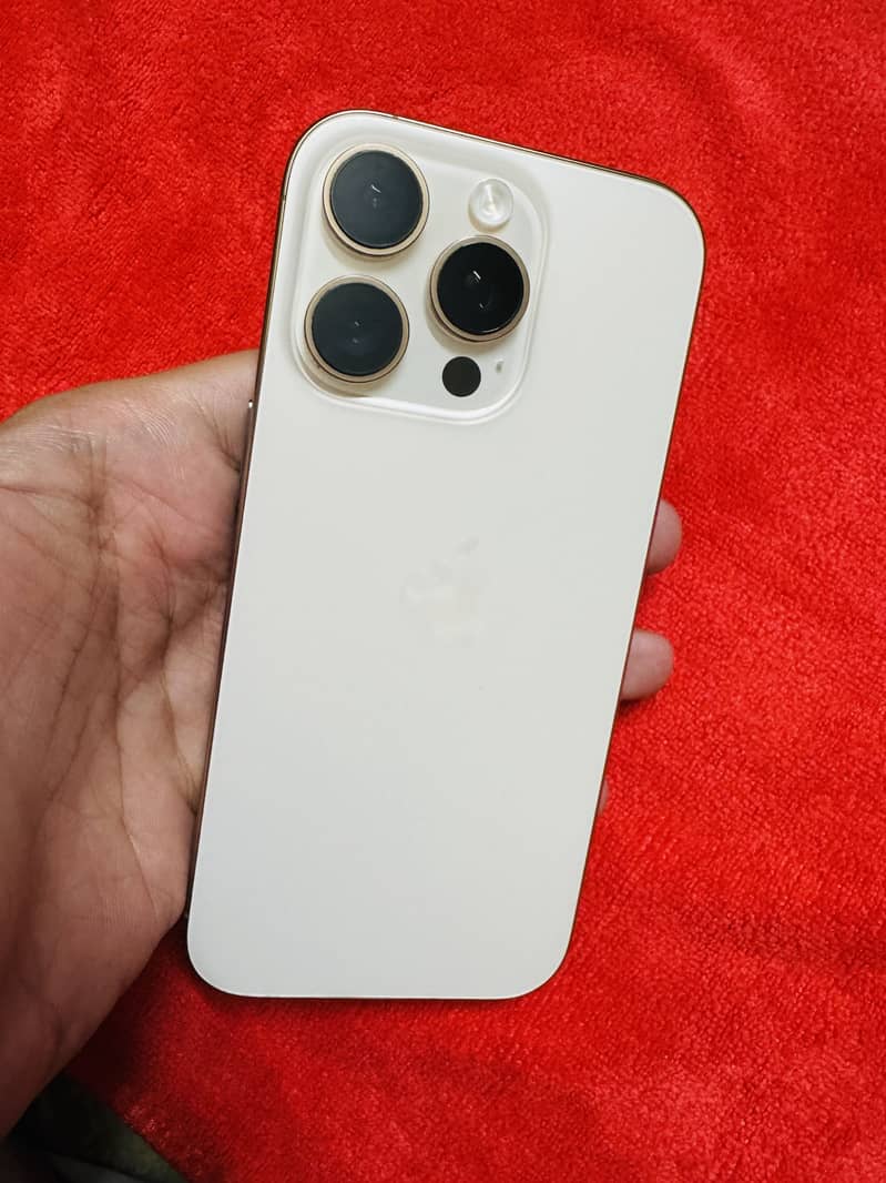 Apple iPhone 16 Pro 0
