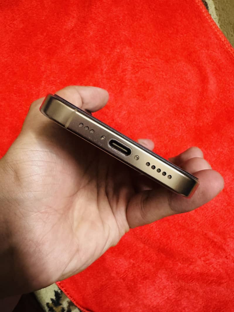 Apple iPhone 16 Pro 3