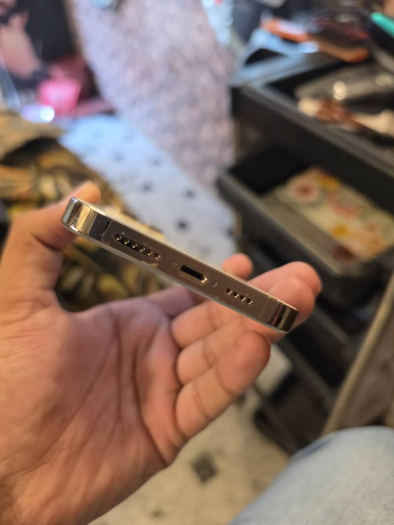 Apple iPhone 14 Pro Max 0