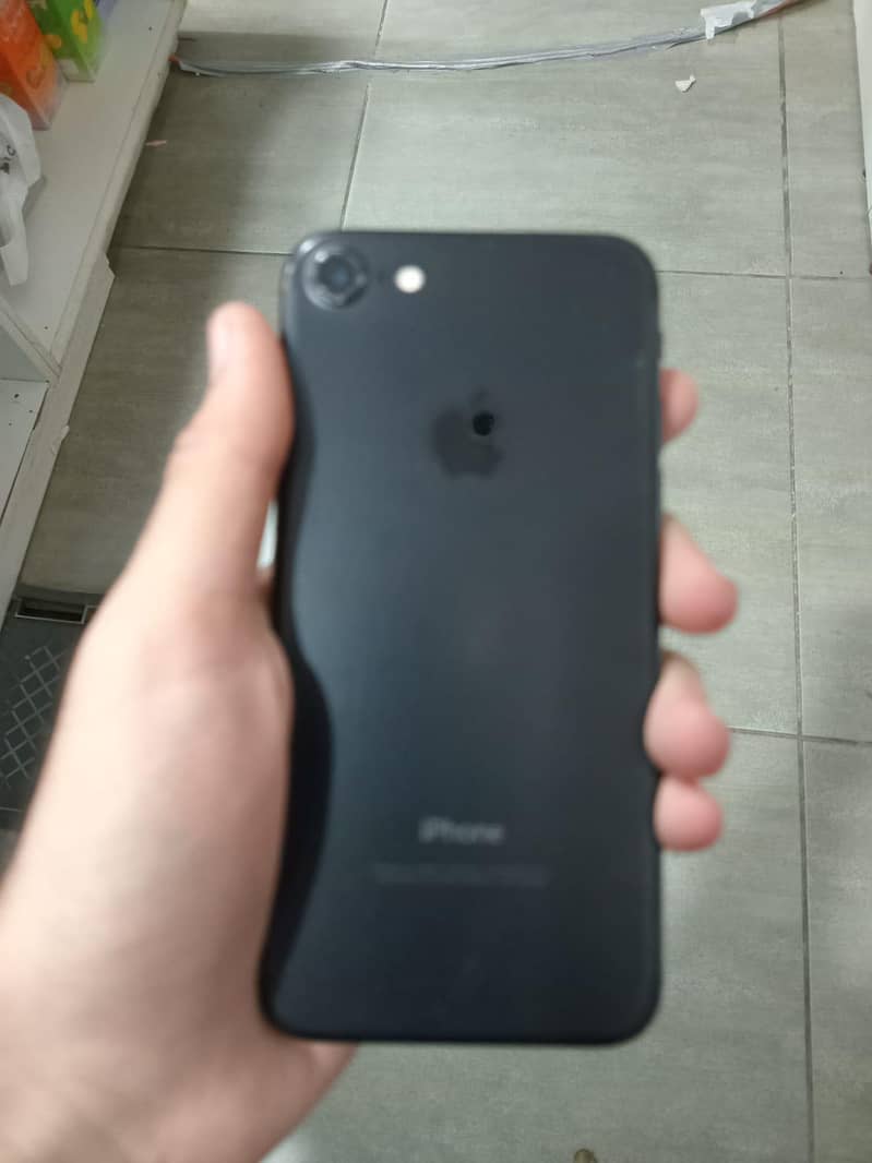 Apple iPhone 7 1
