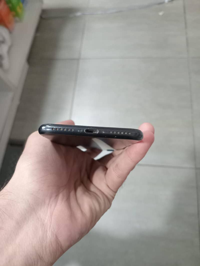 Apple iPhone 7 3