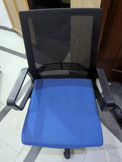 Hydraulic Jack Office Chair Blue color seat