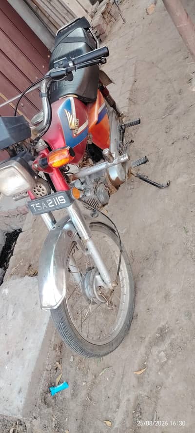 Bilkul Asli Halat me Hy or antique piece hai