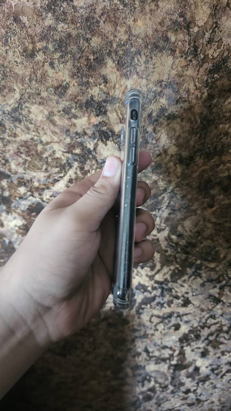 Apple iPhone 7 0