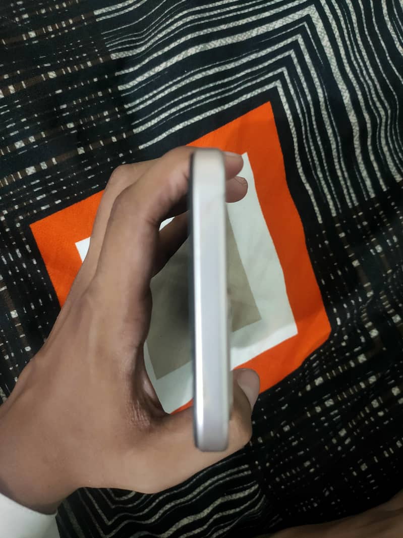 OPPO A6 4