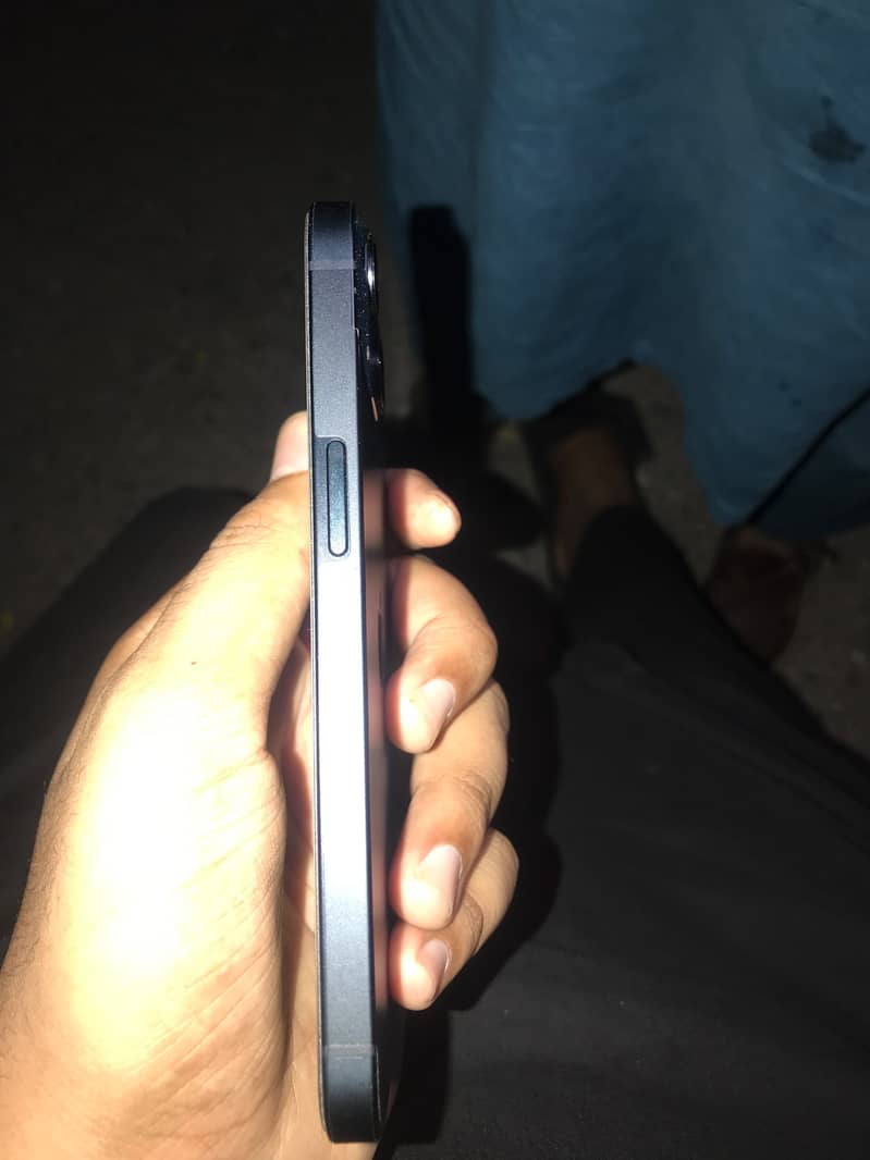 Apple iPhone 13 2