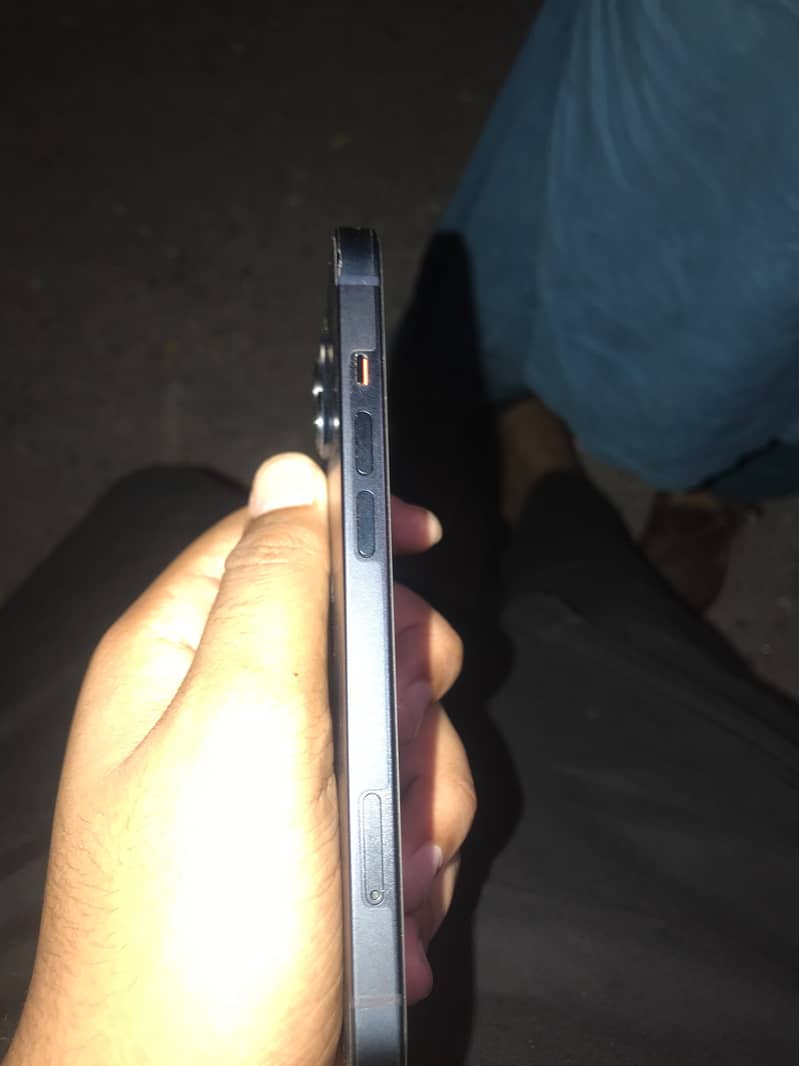 Apple iPhone 13 4