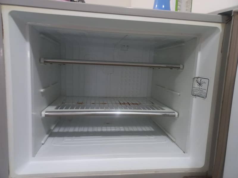 Good condition fridge 3