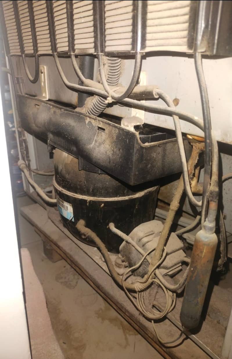 Good condition fridge 6