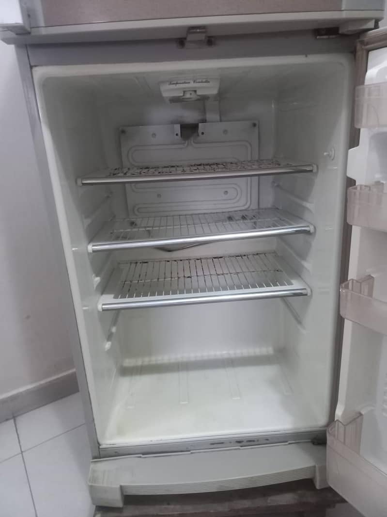 Good condition fridge 7